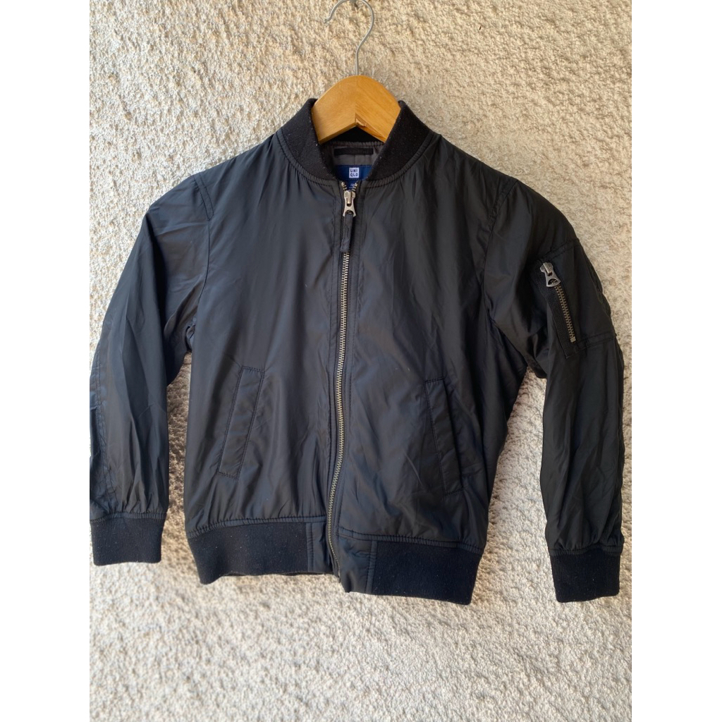 JAKET BOMBER UNIQLO KIDS 120 HITAM