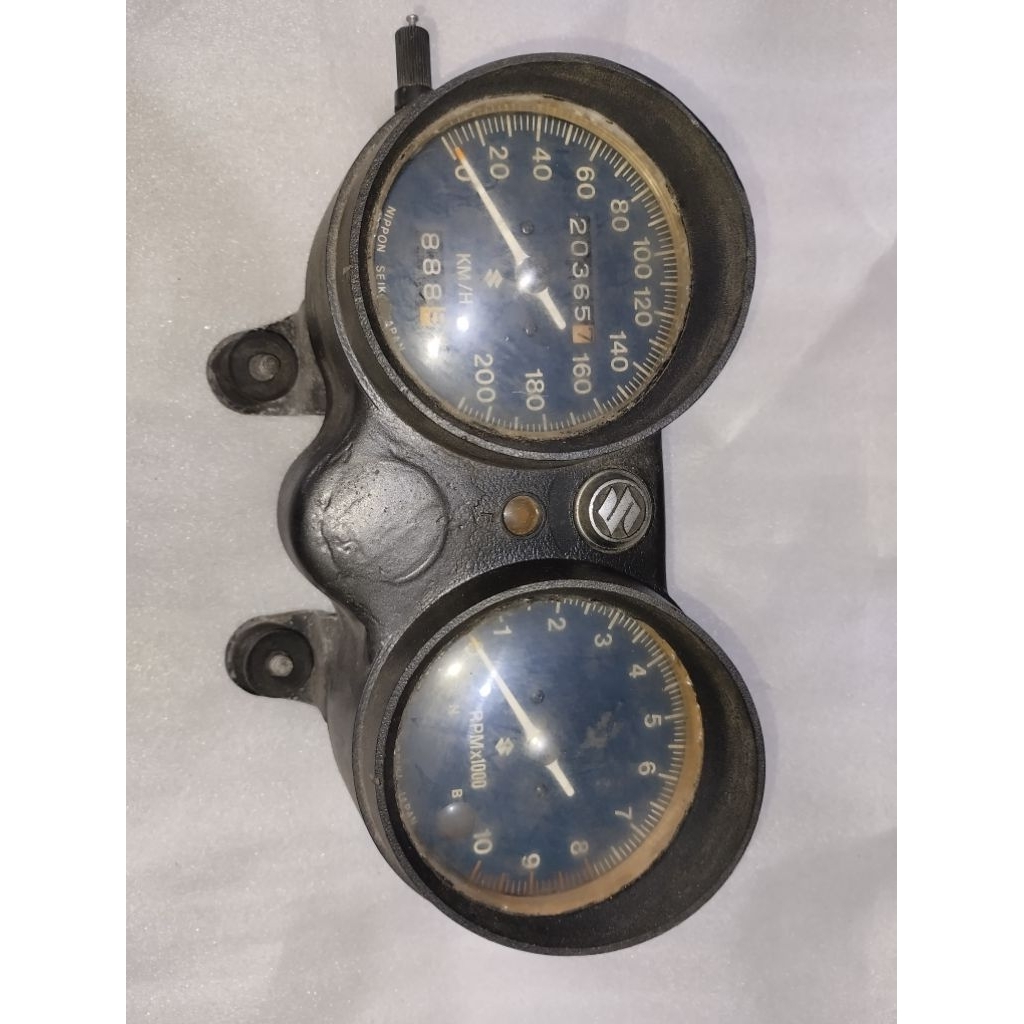 SPEEDOMETER SUZUKI GT250