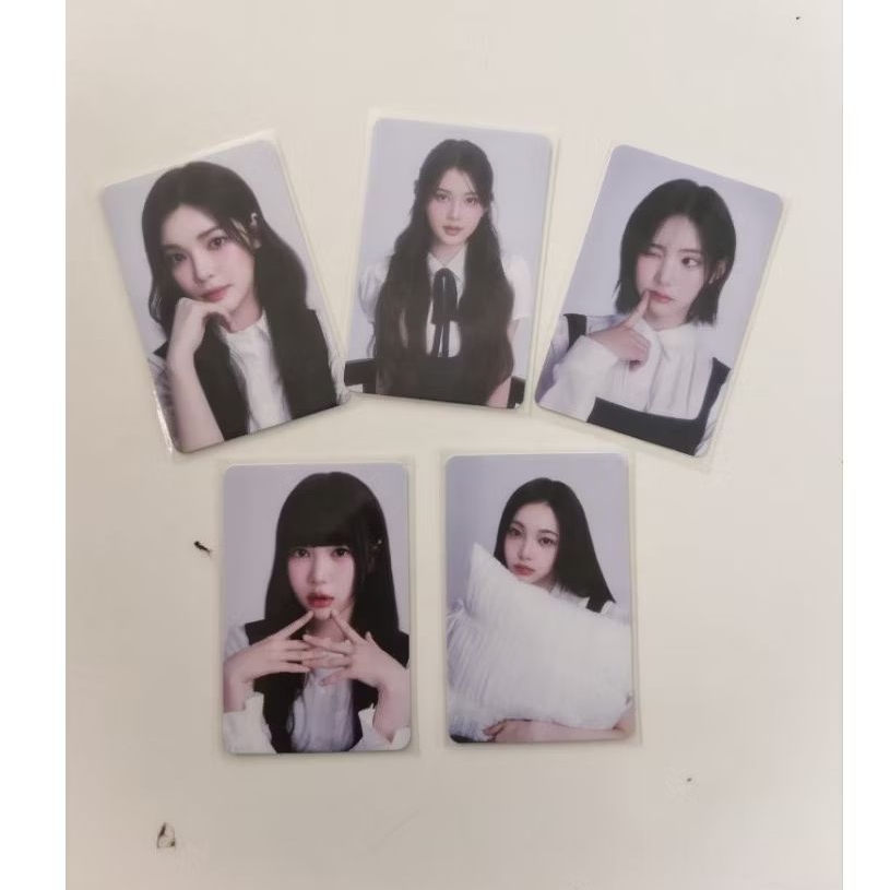 PHOTOCARD OFFICIAL HEARTS2HEARTS FOUR HEARTS CLUB