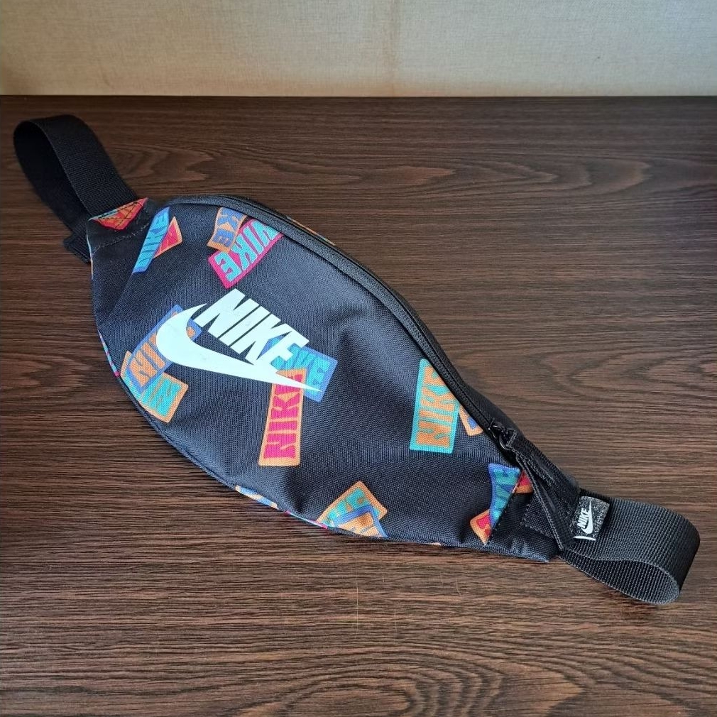 Tas pinggang Nike Heritage Waistpack hitam Unisex bekas mulus seperti baru jarang pakai harga nego