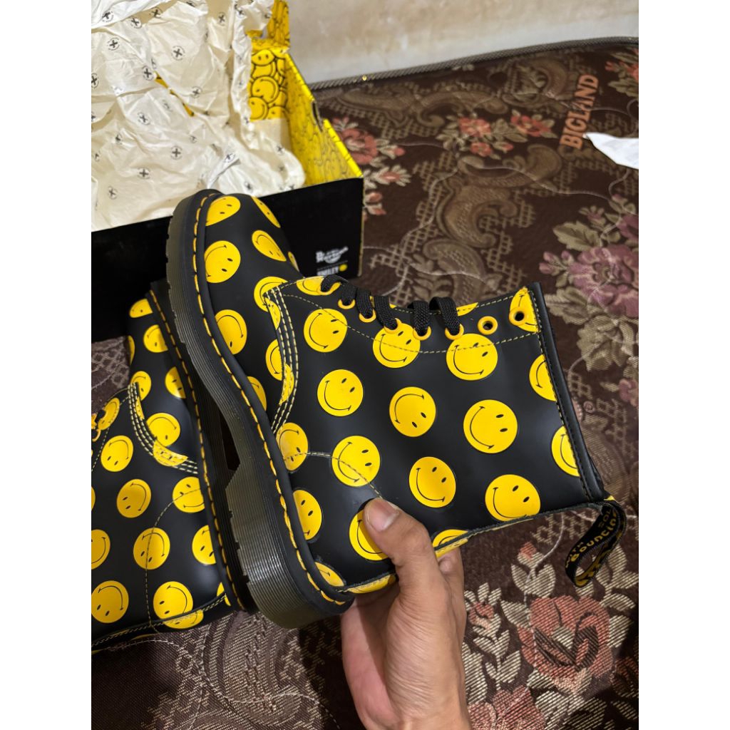 Dr Martens X SMILEY ORIGINAL Sepatu boots Pria docmart