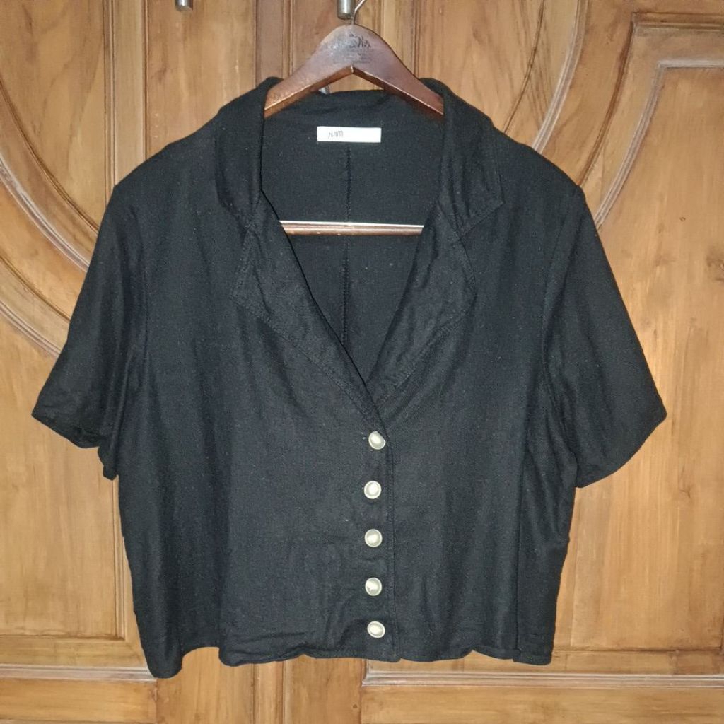 PRELOVED FUIM Blazer Crop Daily Wanita Hitam Bigsize LD 110