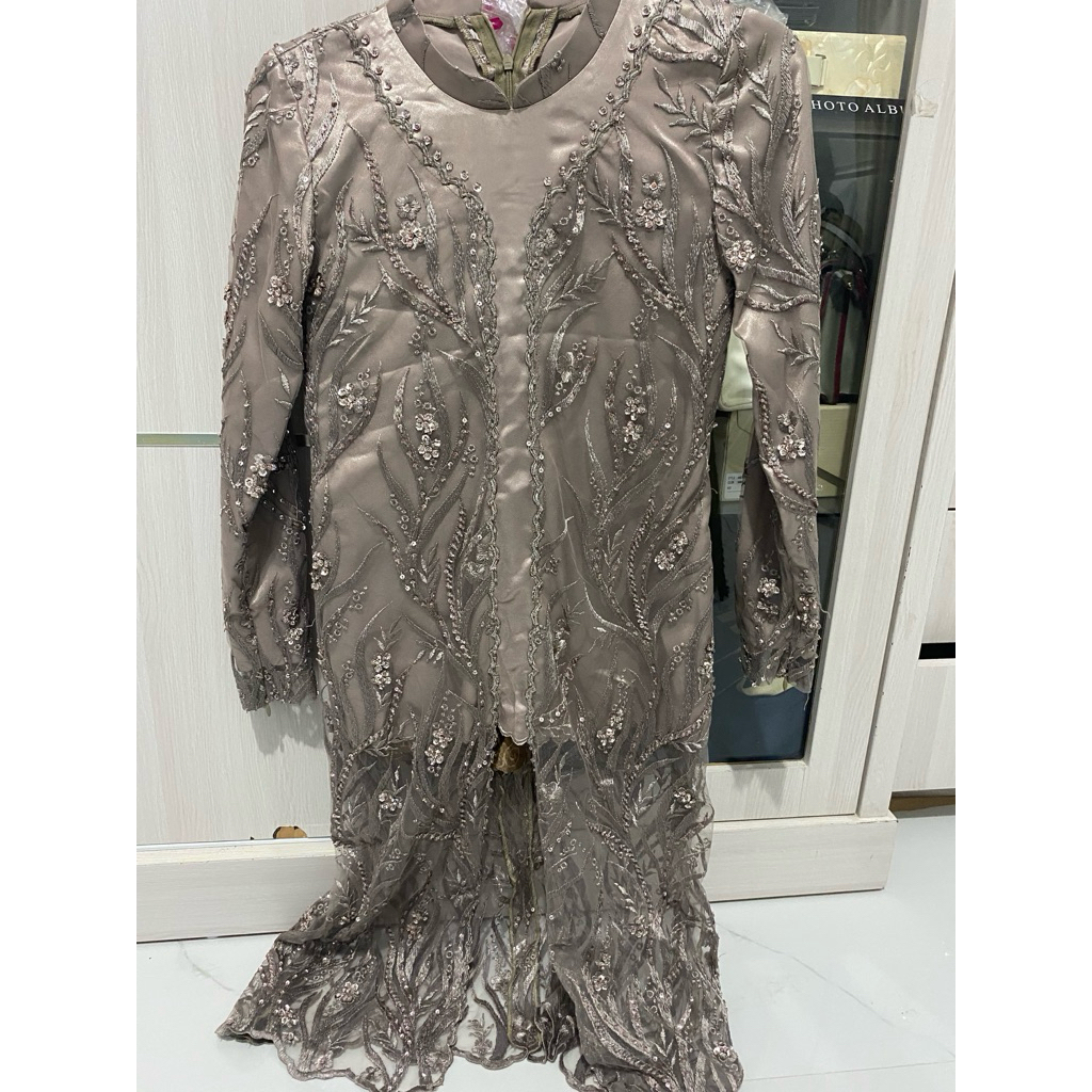 preloved kebaya lamaran/wisuda