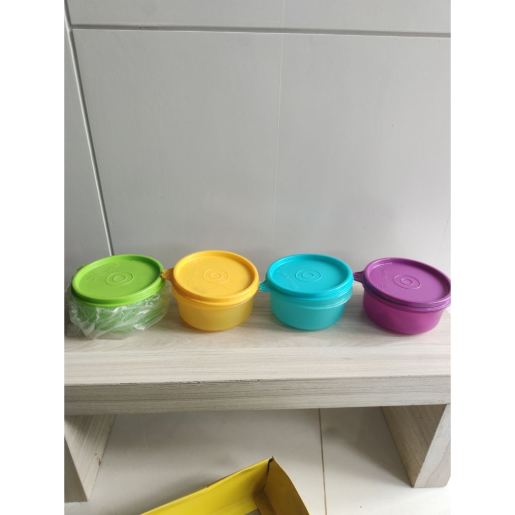 Tupperware small server(4)