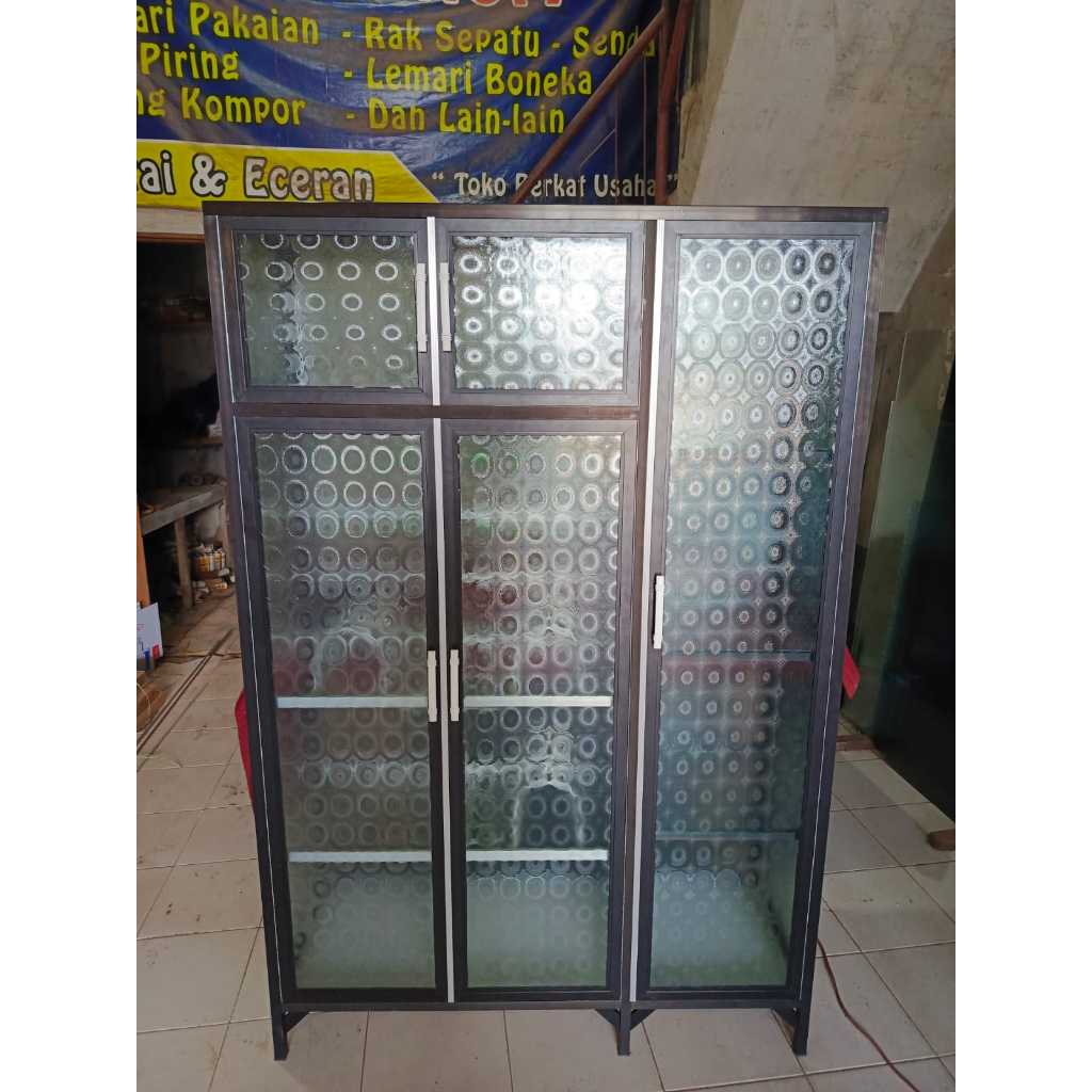 LEMARI RAK PIRING KACA 5 PINTU BANJARMASIN