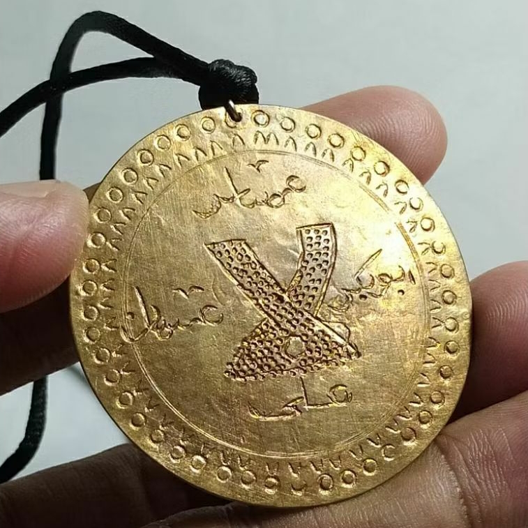 Kalung liontin pancar merah