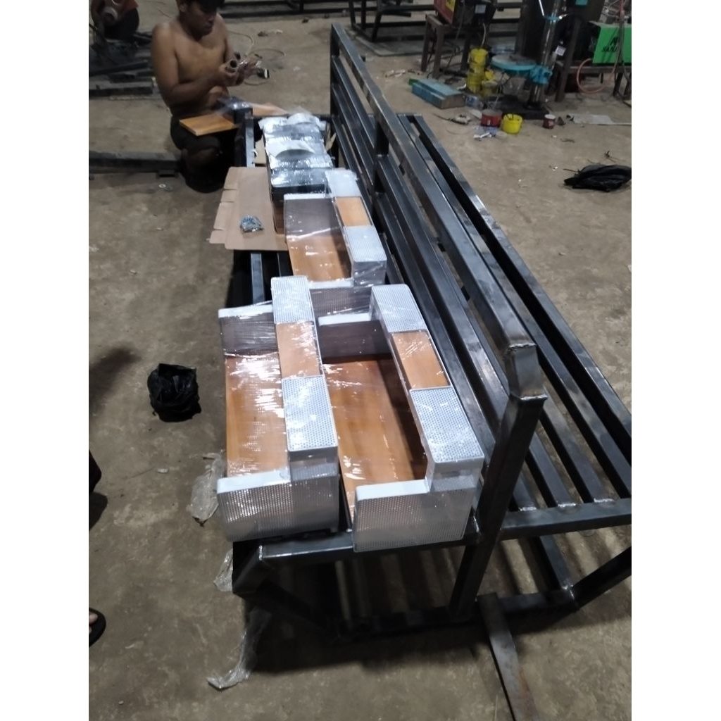 rak dinding industrial