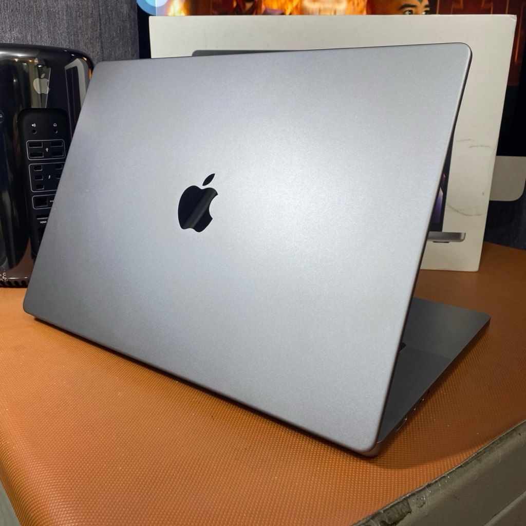 Macbook Pro M2 Pro 16/512gb 16inch 2023 Gray lengkap