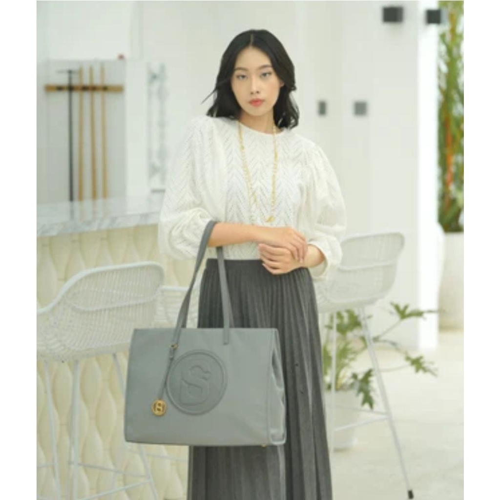 Buttonscarves - Aaliya Nylon Tote Bag - Cloud