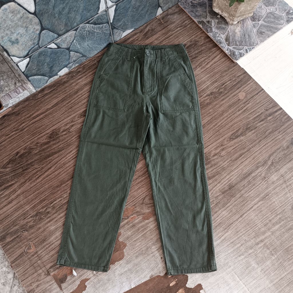 longpants fatigue gu uniqlo olive cakepp ( sz 26 perhatikan pxl)