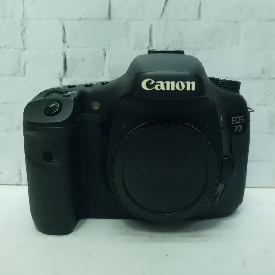 CANON D7 Body Only