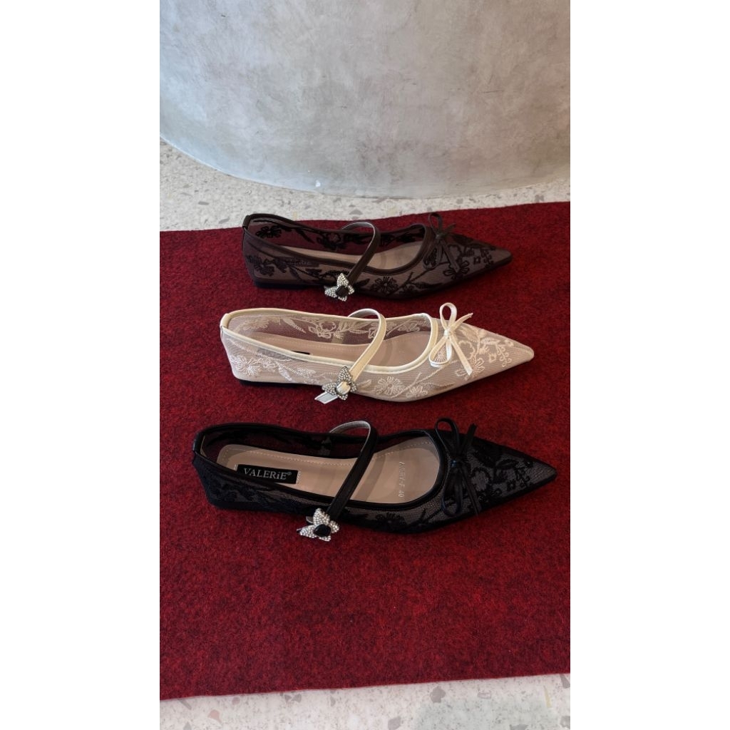 Avery-F Flat Bunga Bahan Brukat Size (36-40) VALERiE SHOES