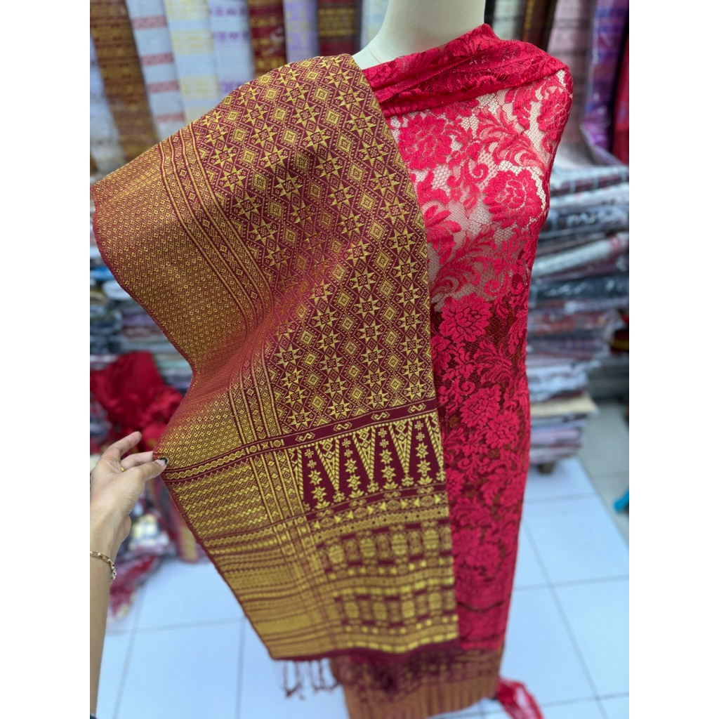 SET TUMTUMAN DAN KEBAYA MERAH MEWAH