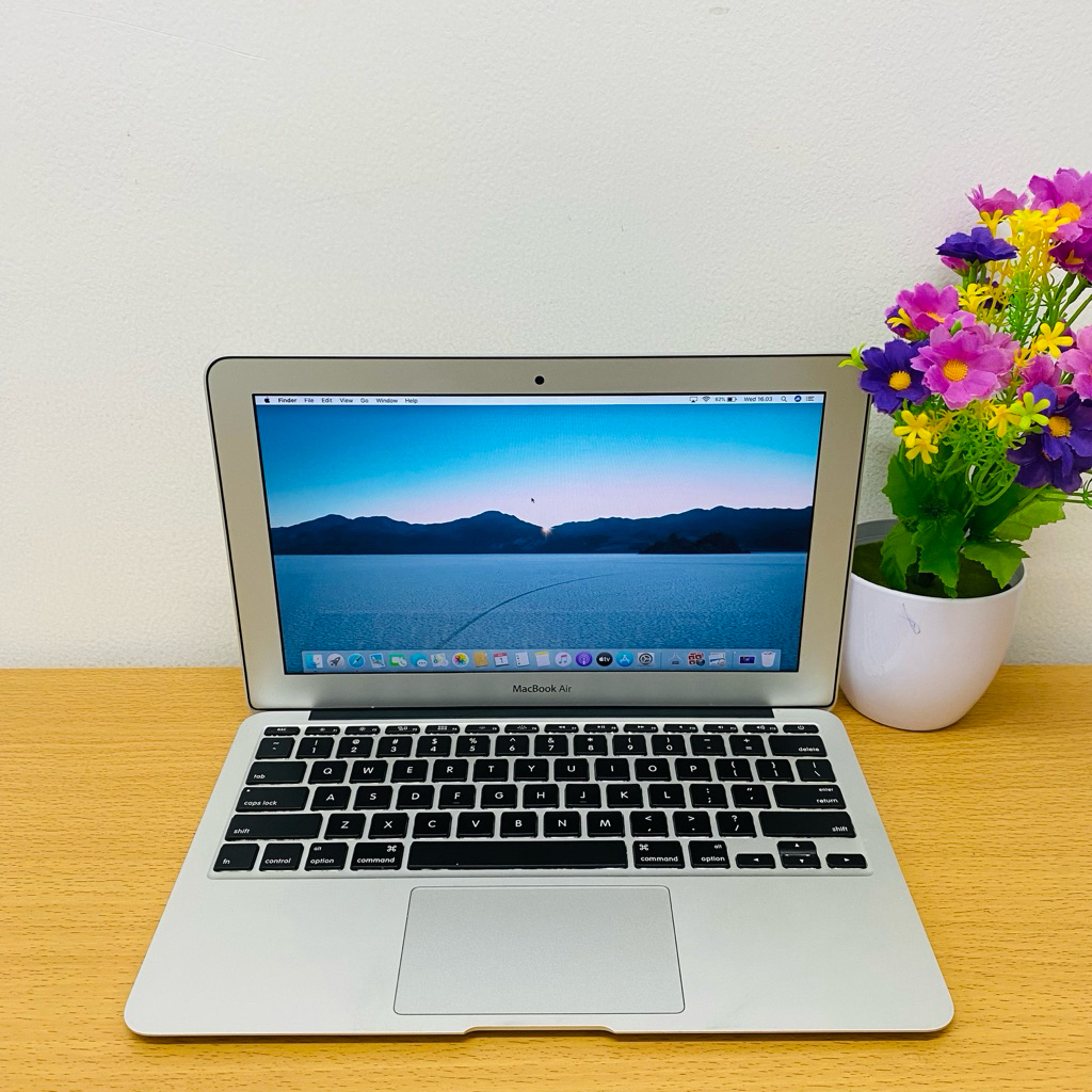 MACBOOK AIR 11inch-2015 RAM 4gb SSD 128 SECOND ORIGINAL
