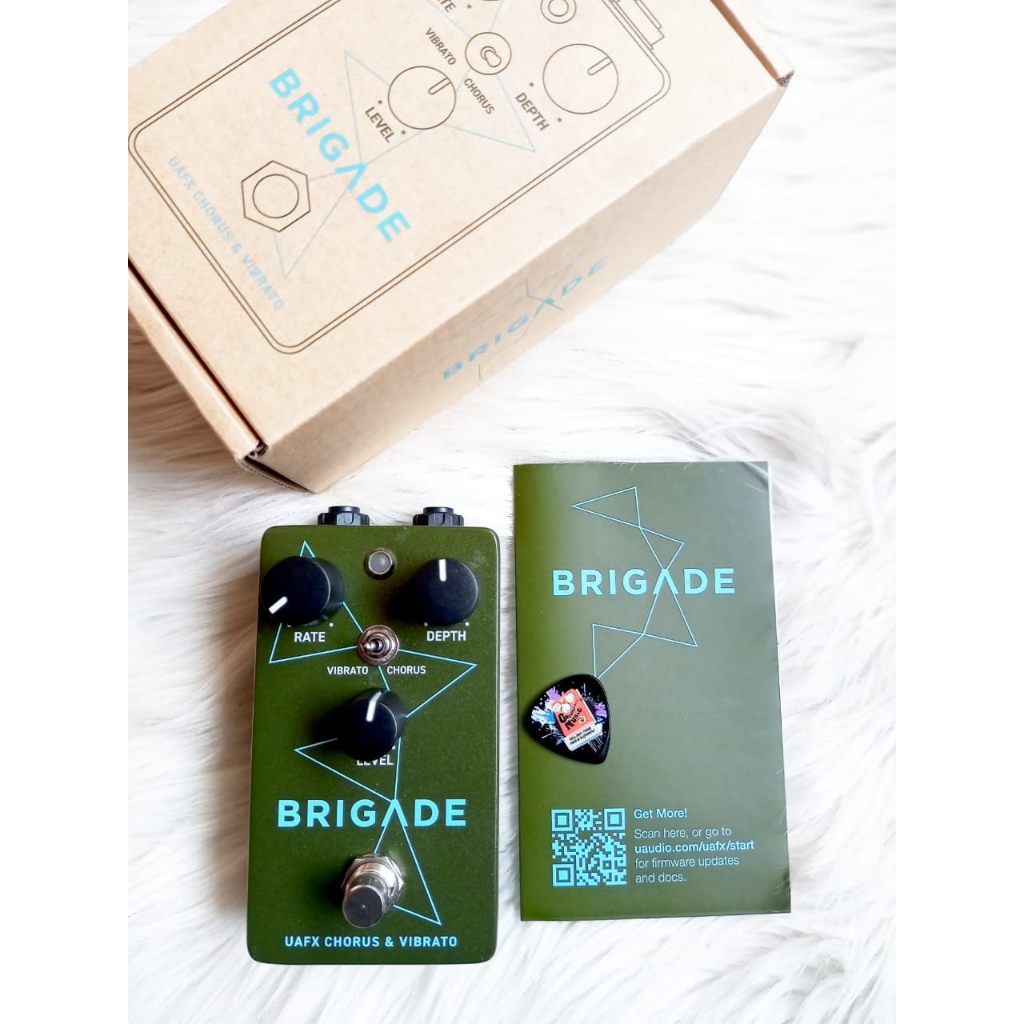 Universal Audio UAFX Brigade Chorus Vibrato Pedal Efek Gitar bass
