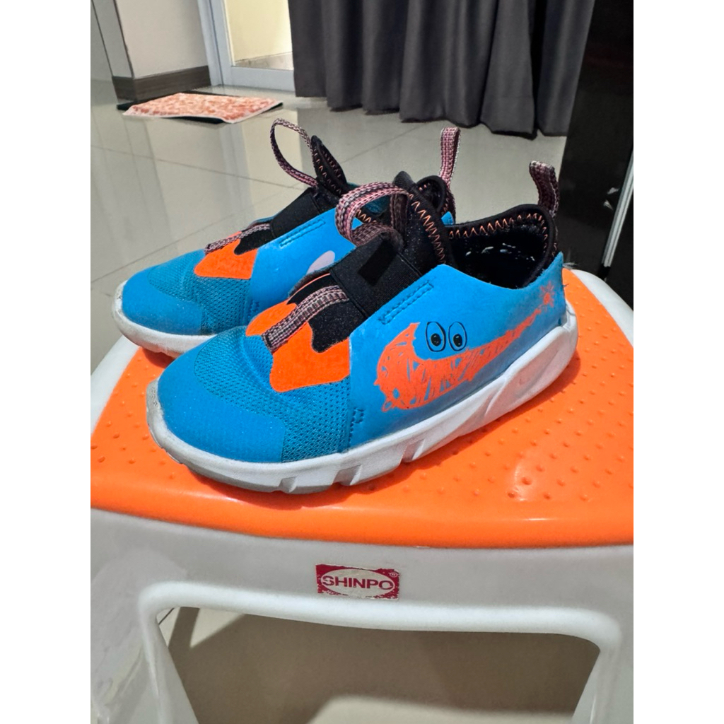 Sepatu nike flex runner / sepatu nike anak / sepatu nike anak preloved / sepatu ana preloved