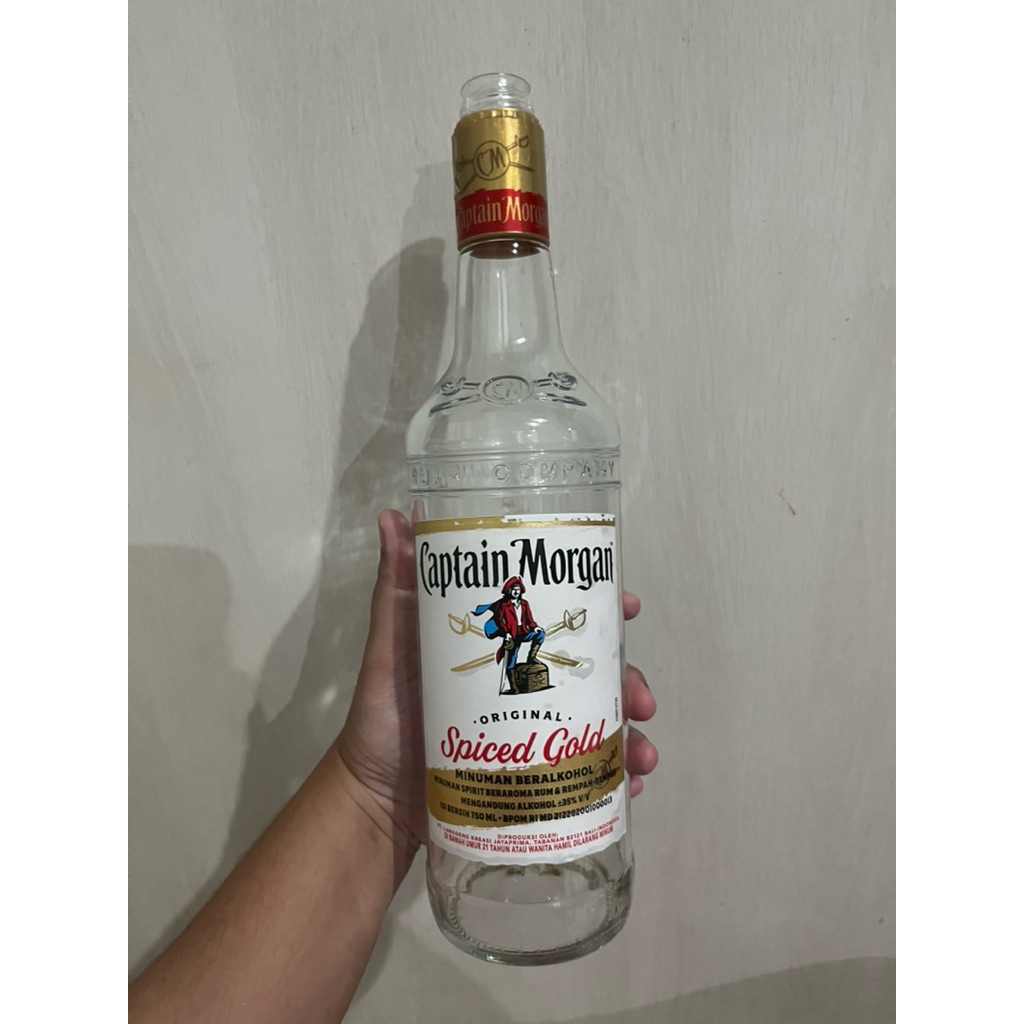 BOTOL BEKAS CAPTAIN MORGAN