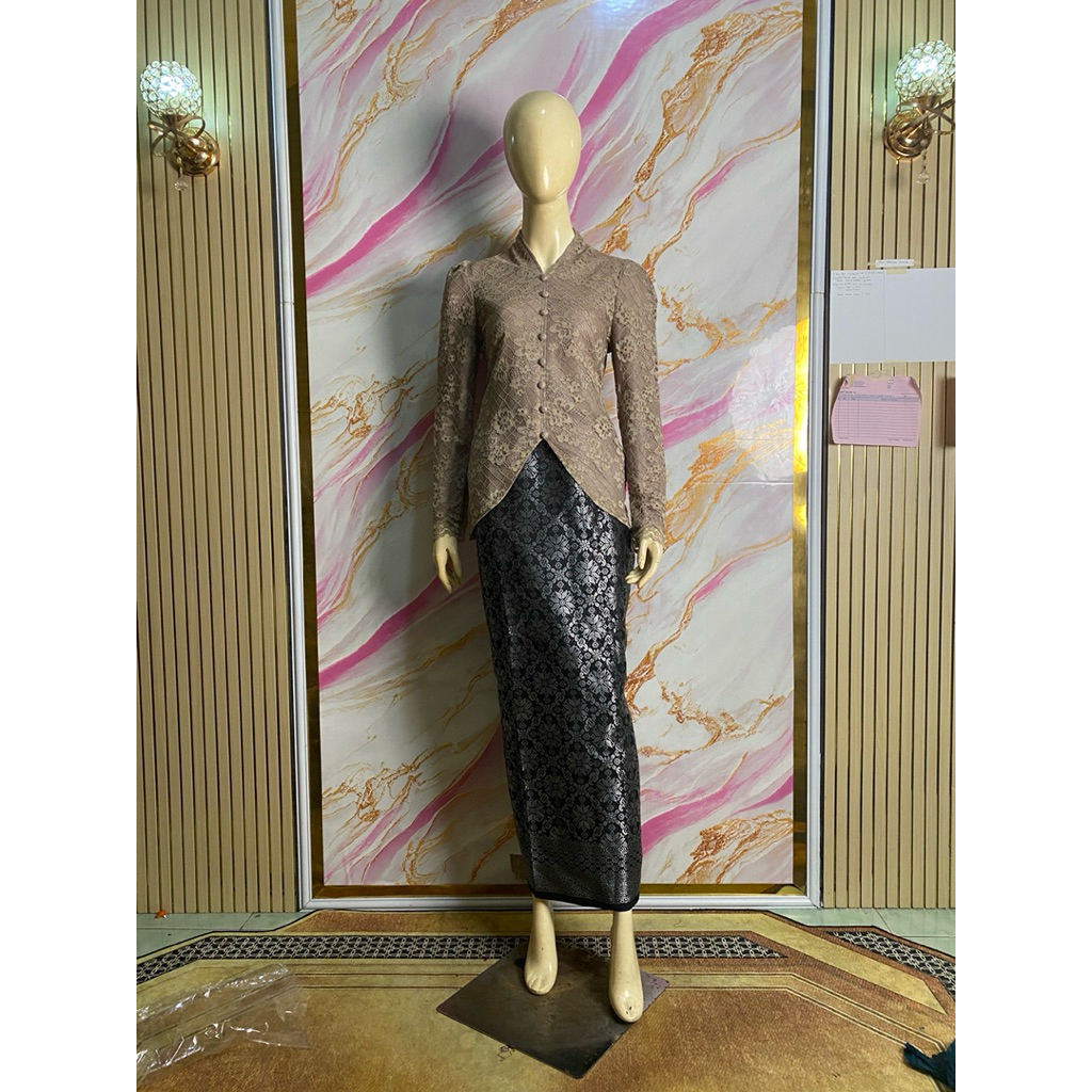 Auryn_ Kebaya kancing depan/kebaya kancing variasi/kebaya resleting belakang/kebaya wisuda/kebaya pe