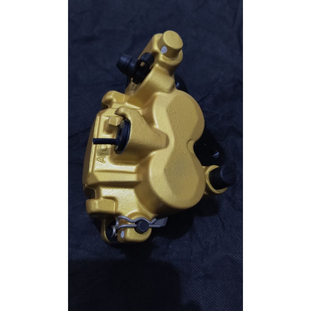 KALIPER DEPAN SUZUKI GSX-R150 GOLD ORIGINAL SGP