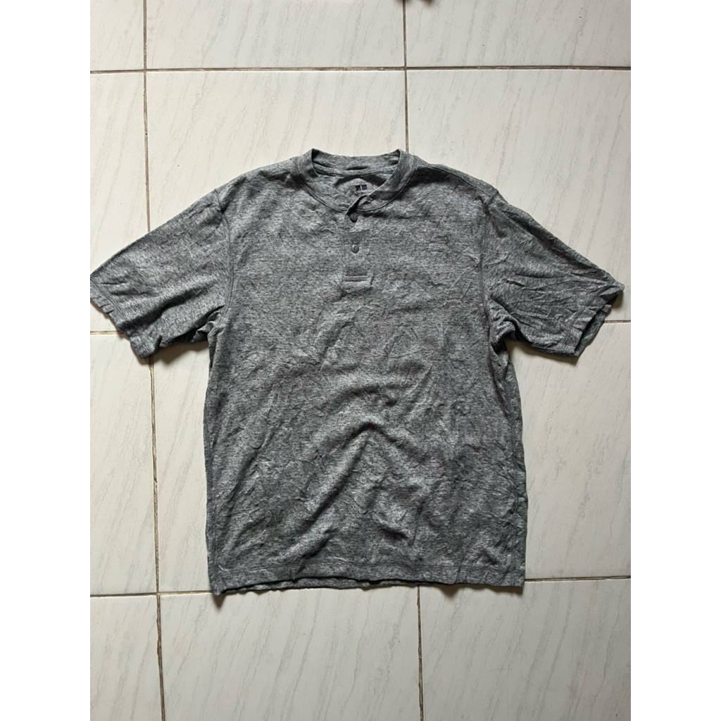 Kaos Uniqlo Henley