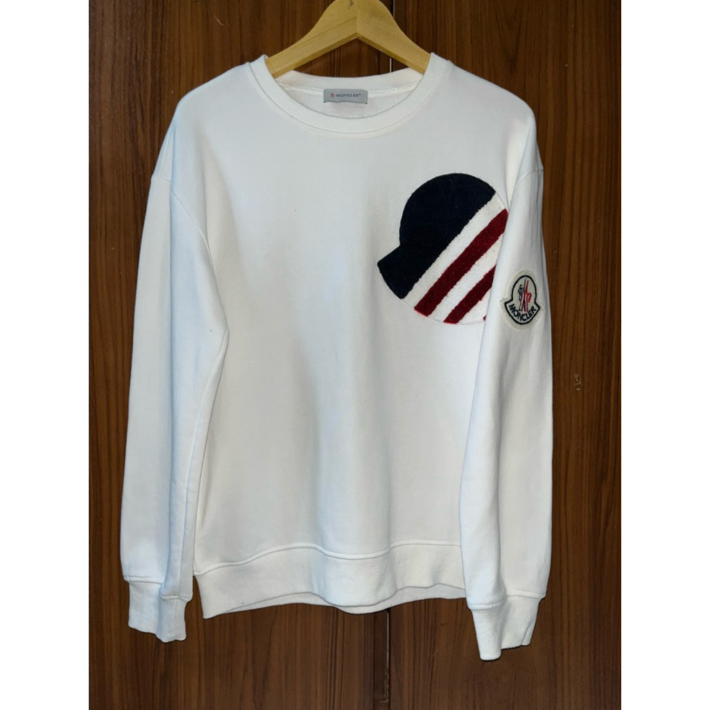 moncler crewneck size M