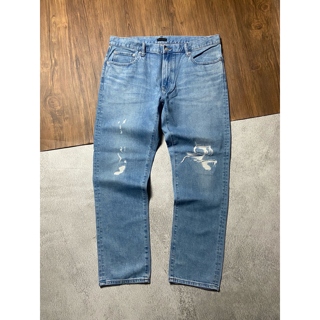 UNIQLO LIGHT BLUE JEANS