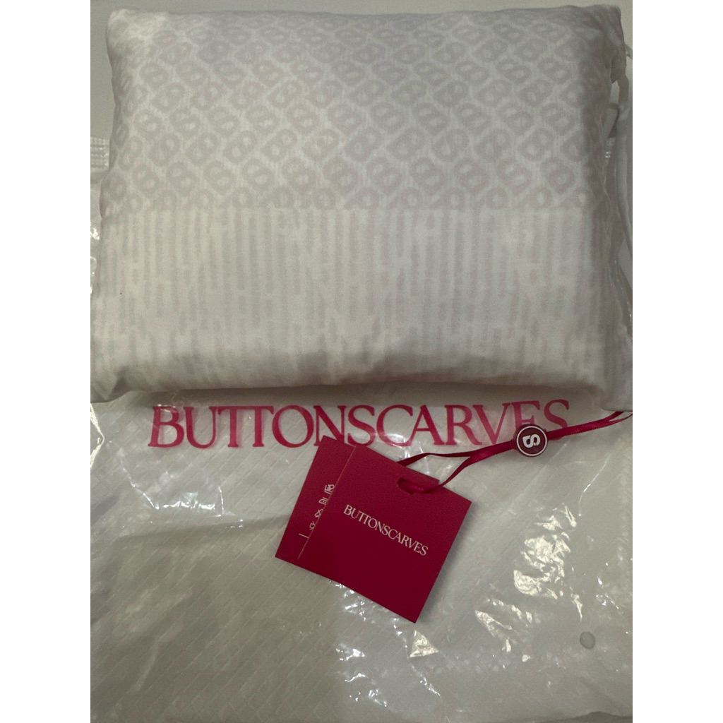 MUKENA BUTTONSCARVES