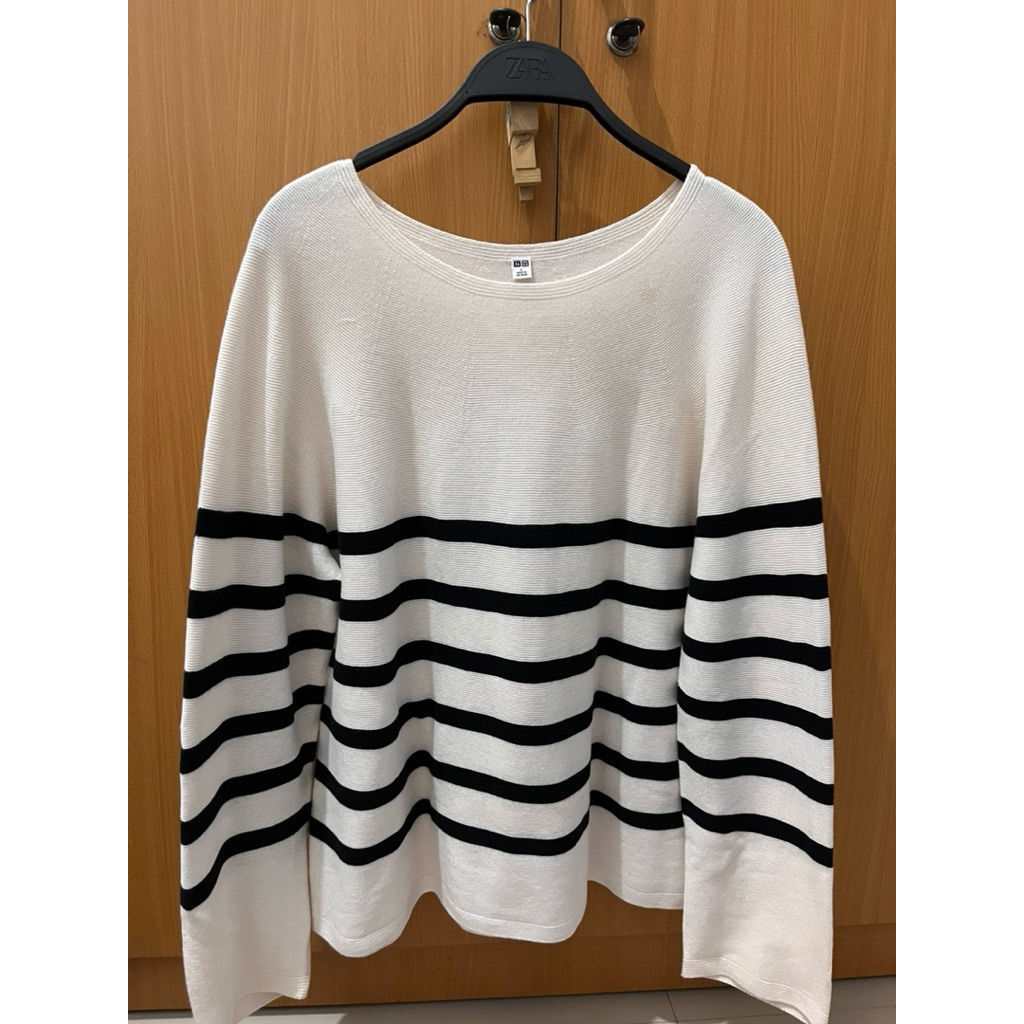 preloved 3D knit uniqlo stripe