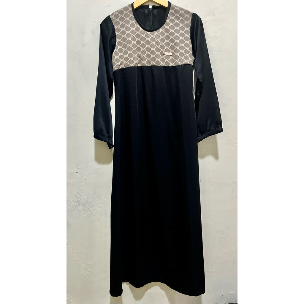 gamis satin warna hitam