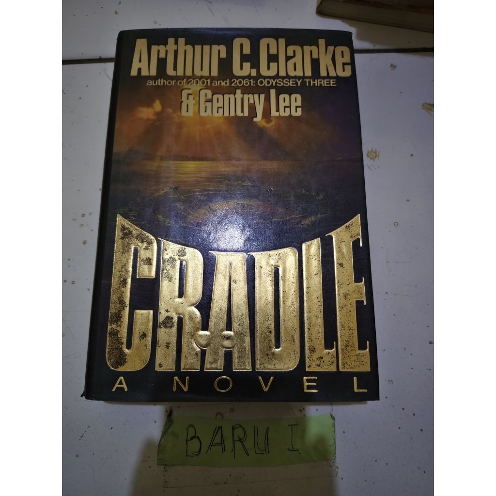 buku cradle a novel by ARTHUR C. CLARKE