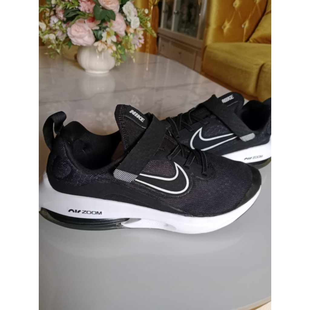 Sepatu Sekolah Anak Hitam Size 33,5 Insole 21 cm Nike Air Zoom Velcro Preloved