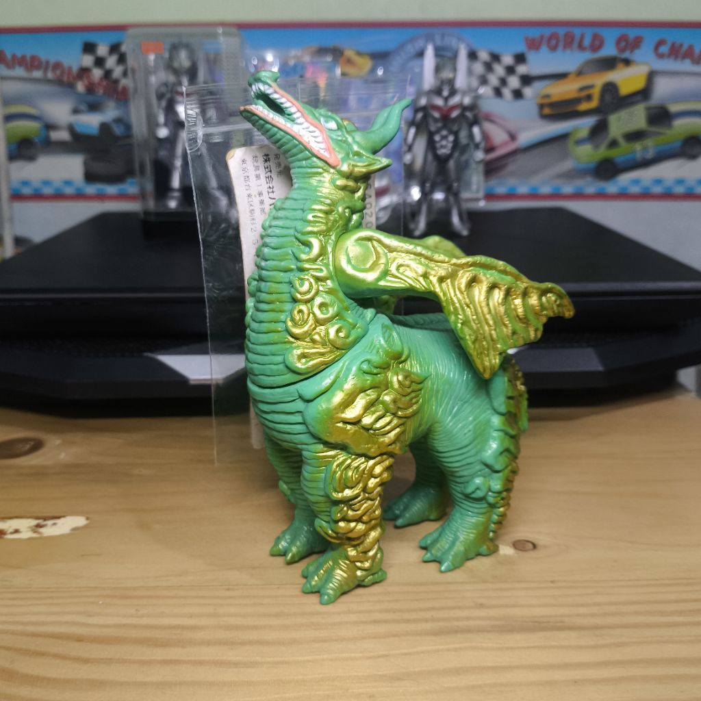 Sofubi Kaiju Dodongo with tag - UMS Kaiju Ultraman hayata