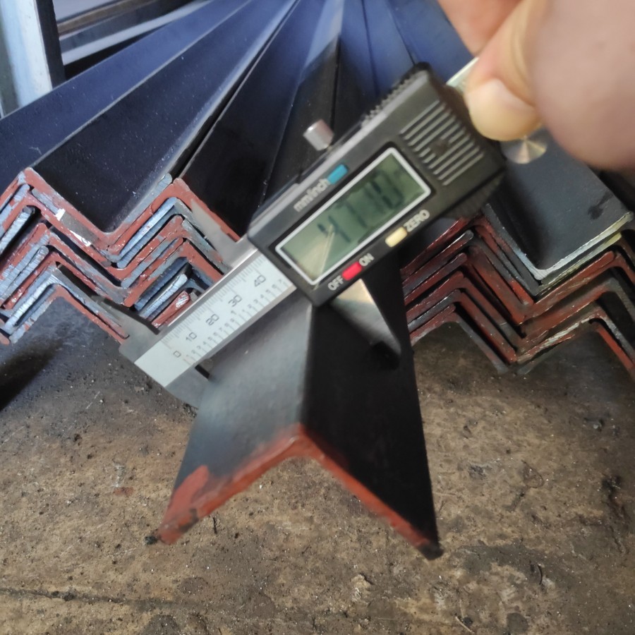 Siku Besi 5 x 5 cm Besi Siku / Angle Bar / Bar Siku