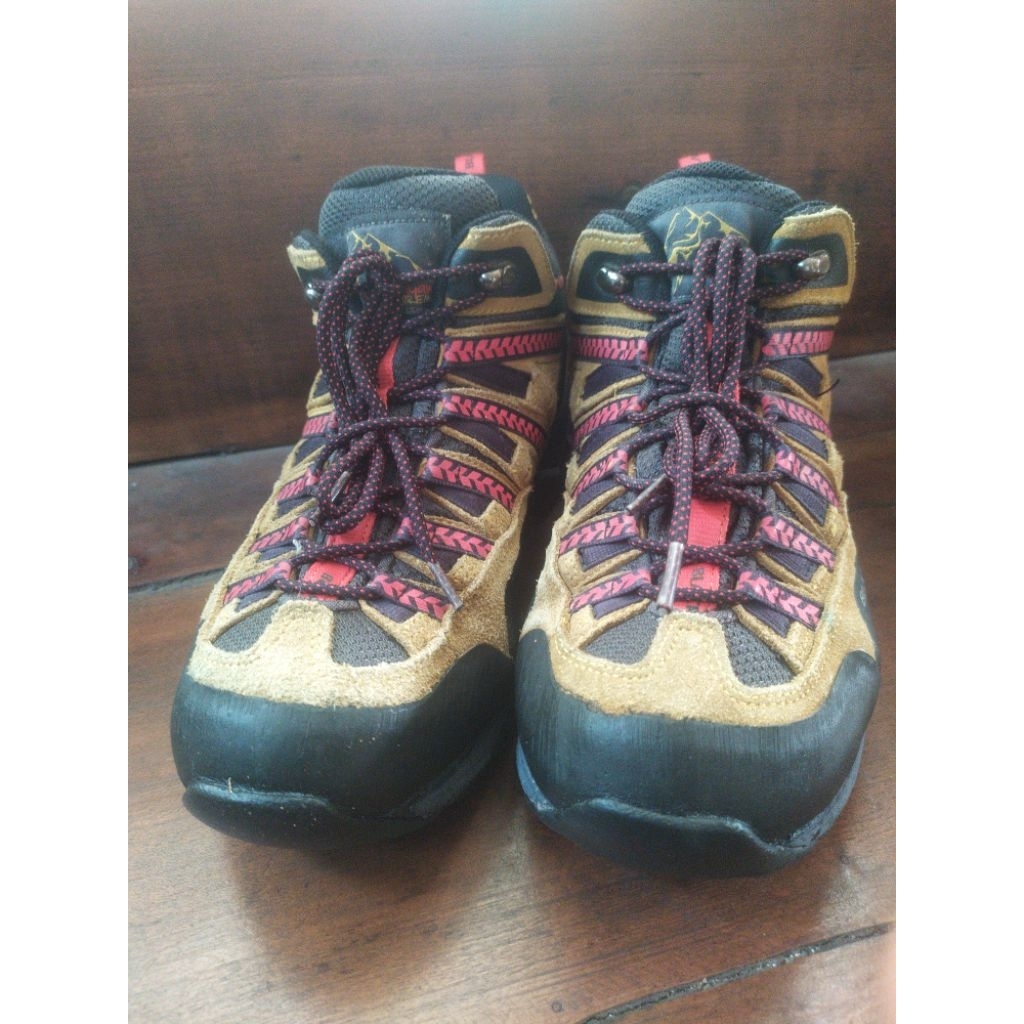 sepatu second outdoor blackyak 42/265