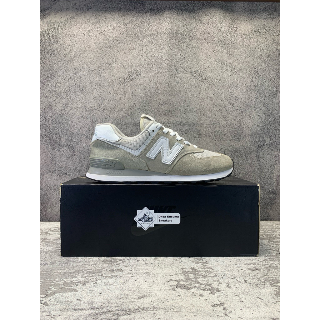 Sepatu Second Casual New Balance 574 'Classic Beige'  Size 41,5 insole 26 cm Original Guarantee