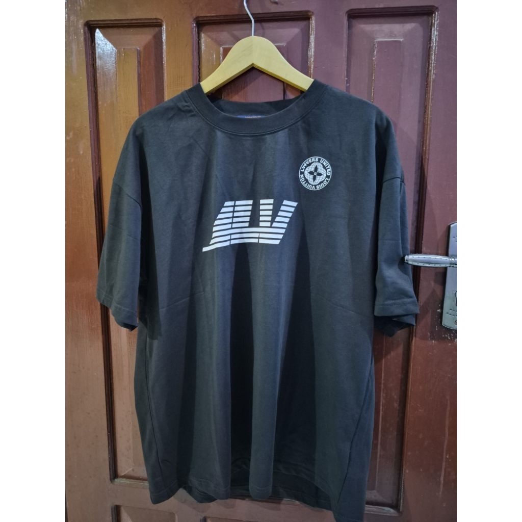 Baju louis vuitton universe united reguler fit