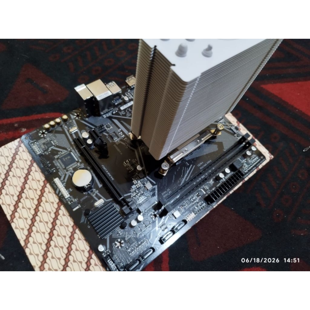 PAKET MOBO AMD Ryzen 5 5600GT + GIGABYTE B450M K  + PATRIOT SIGNATURE PREMIUM DDR4 16GB + MSI MAG CO