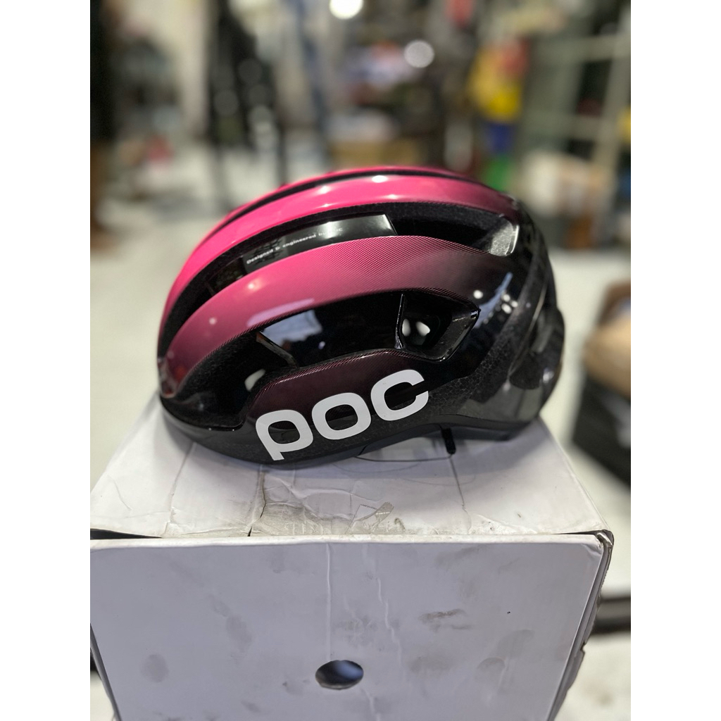 l Helm POC Omne Lite Fluorescent Pink / Uranium Black – Size L