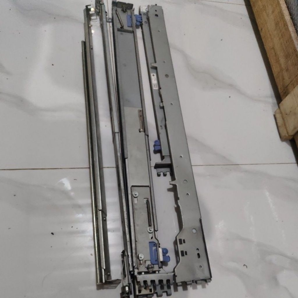 Railkit Server Bekas Bahan Kuat
