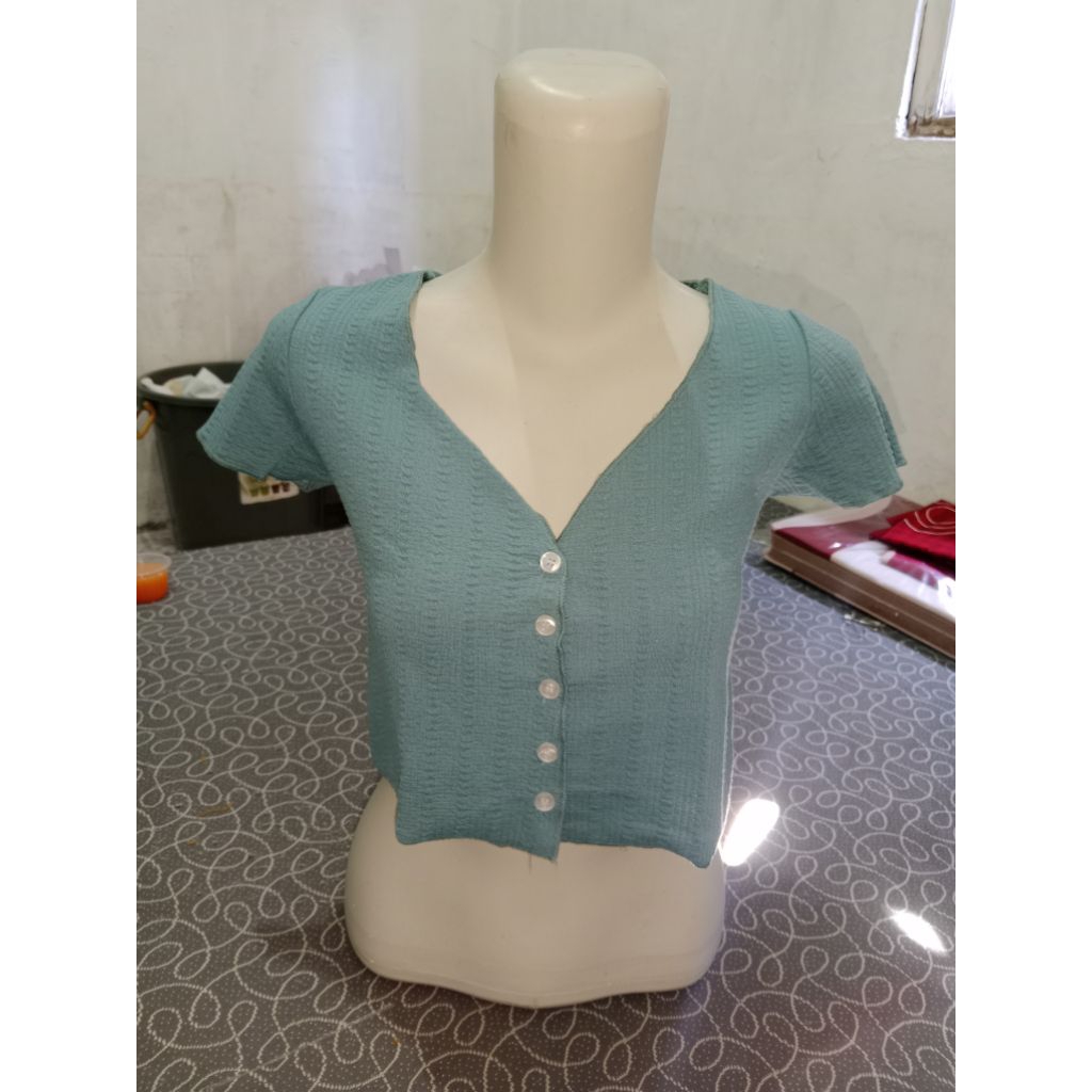 Baju crop top kancing wanita
