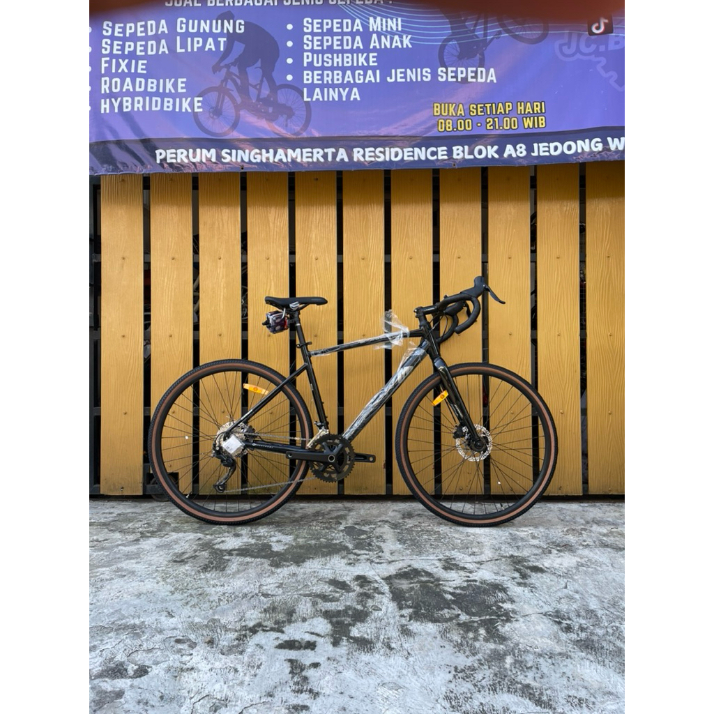 GRAVEL ELEMENT MONTREAL 700C