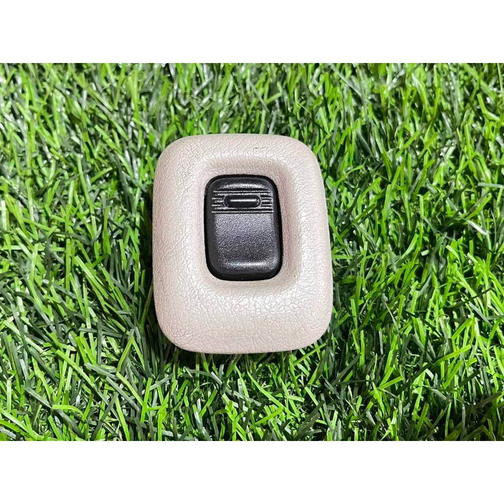 Switch tombol Kaca power window Pintu tengah Daihatsu Luxio original copotan