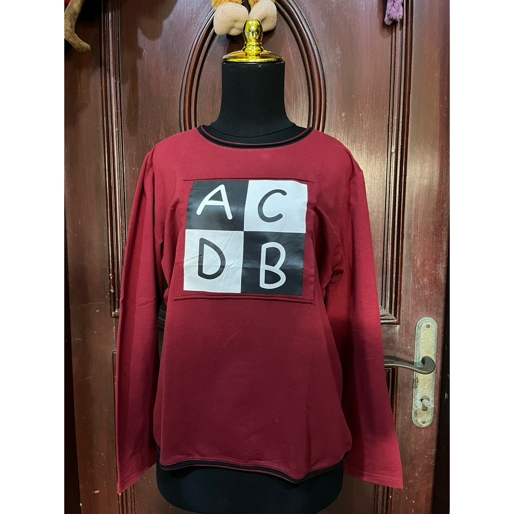 PRELOVED Kaos Abjad Maroon