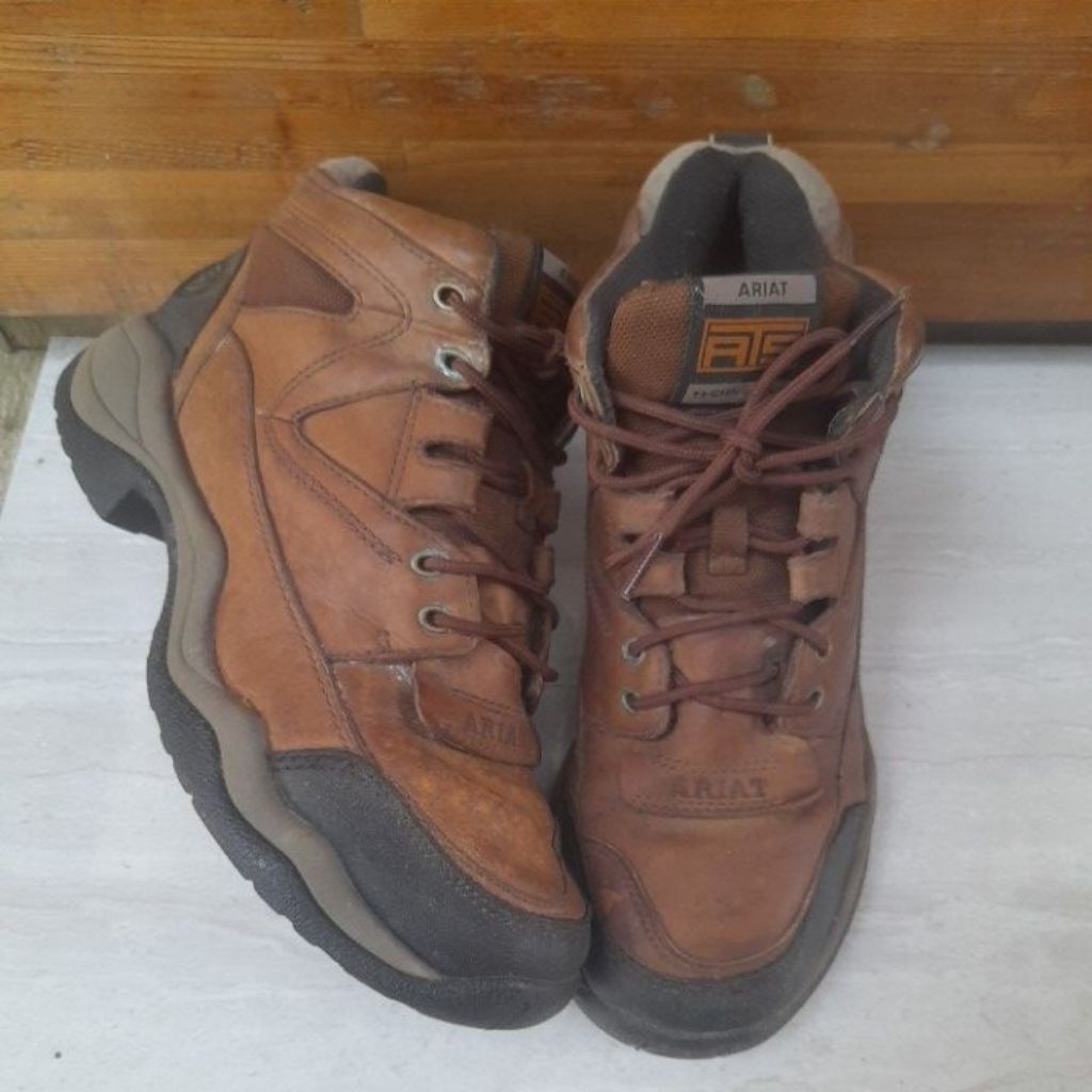 sepatu outdor (ariat)