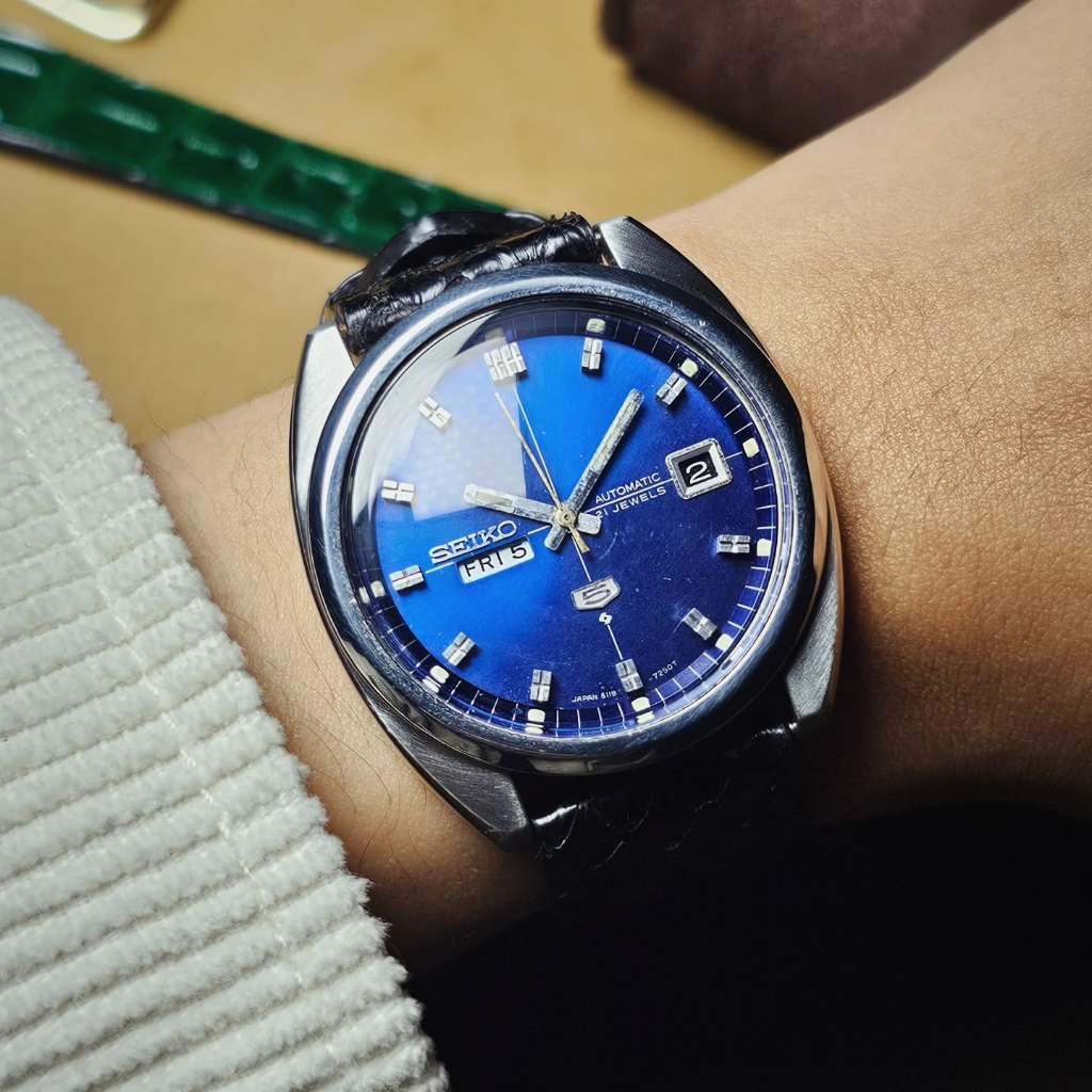 Vintage 1970s seiko 5 splitdate blue dial