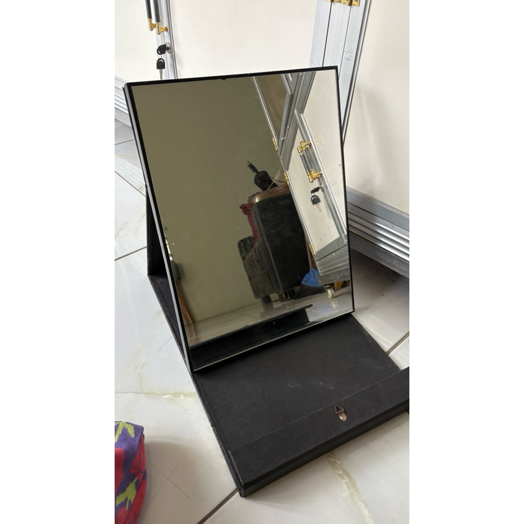 folding mirror