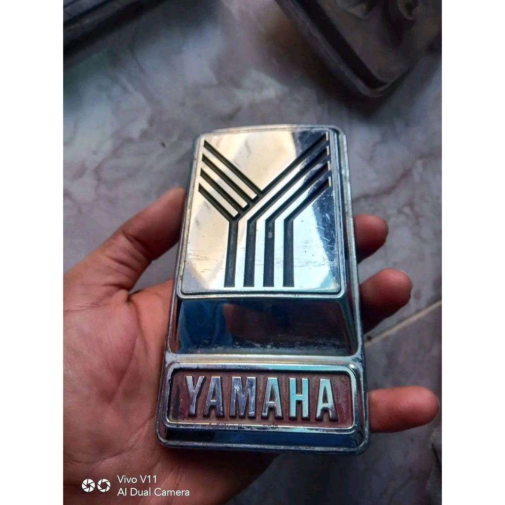 EMBLEM COVER DASI YAMAHA V80 EXCELLENT original