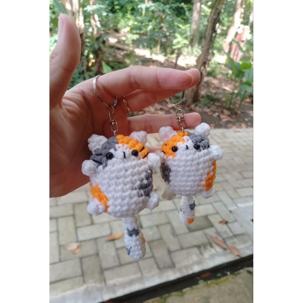 Keychain kucing calico rajut