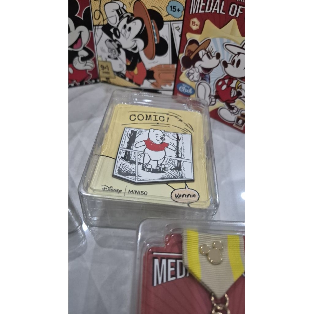 BLIND BOX PIN WINNIE THE POOH MINISO
