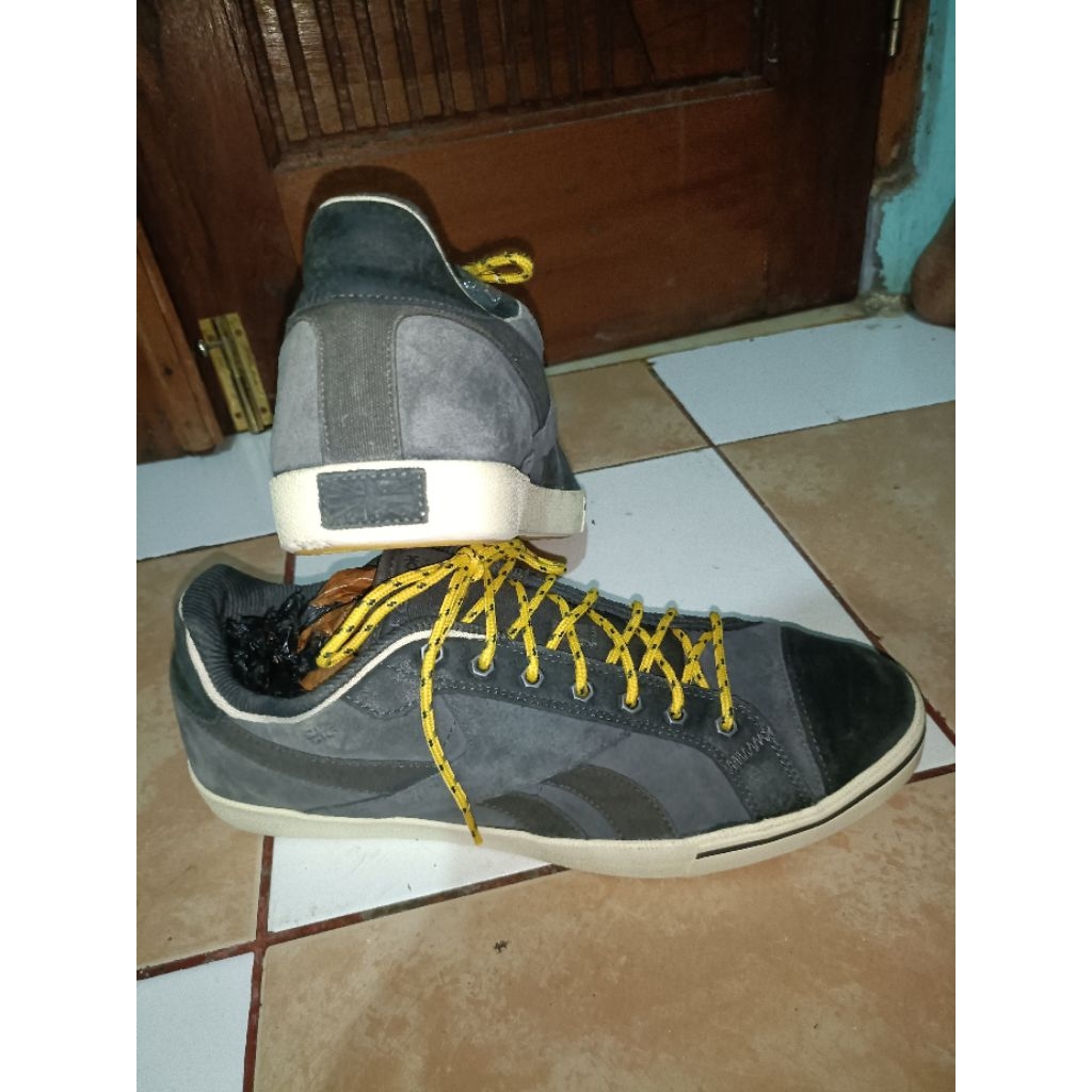 Sepatu Kulit Suede REEBOK size 47